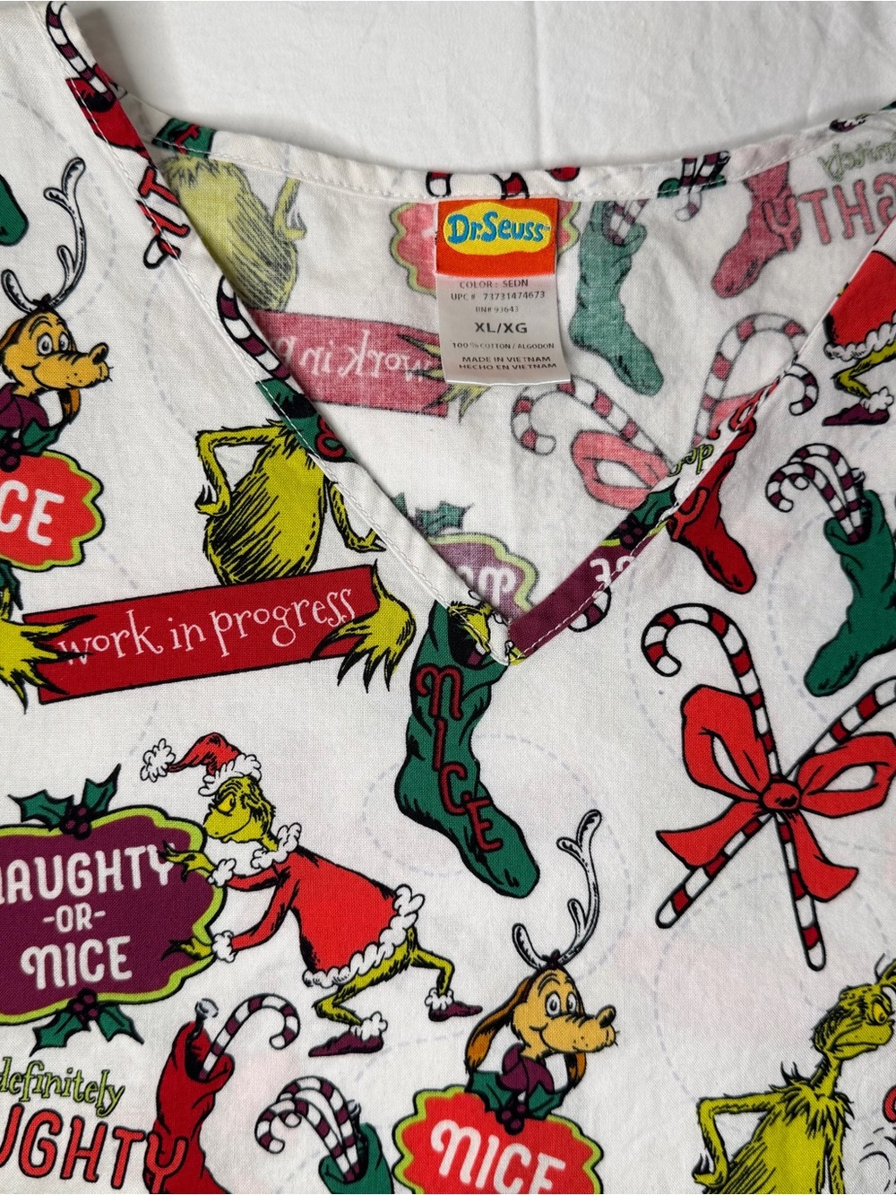 Dr. Seuss The Grinch White Short Sleeve Shirt Medical Scrub Top with Red Green - Picture 5 of 6